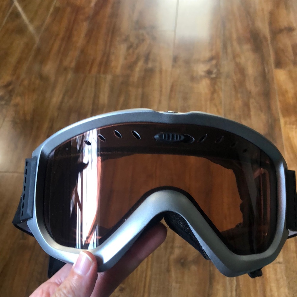 Smith brand women’s snowboarding or ski goggles